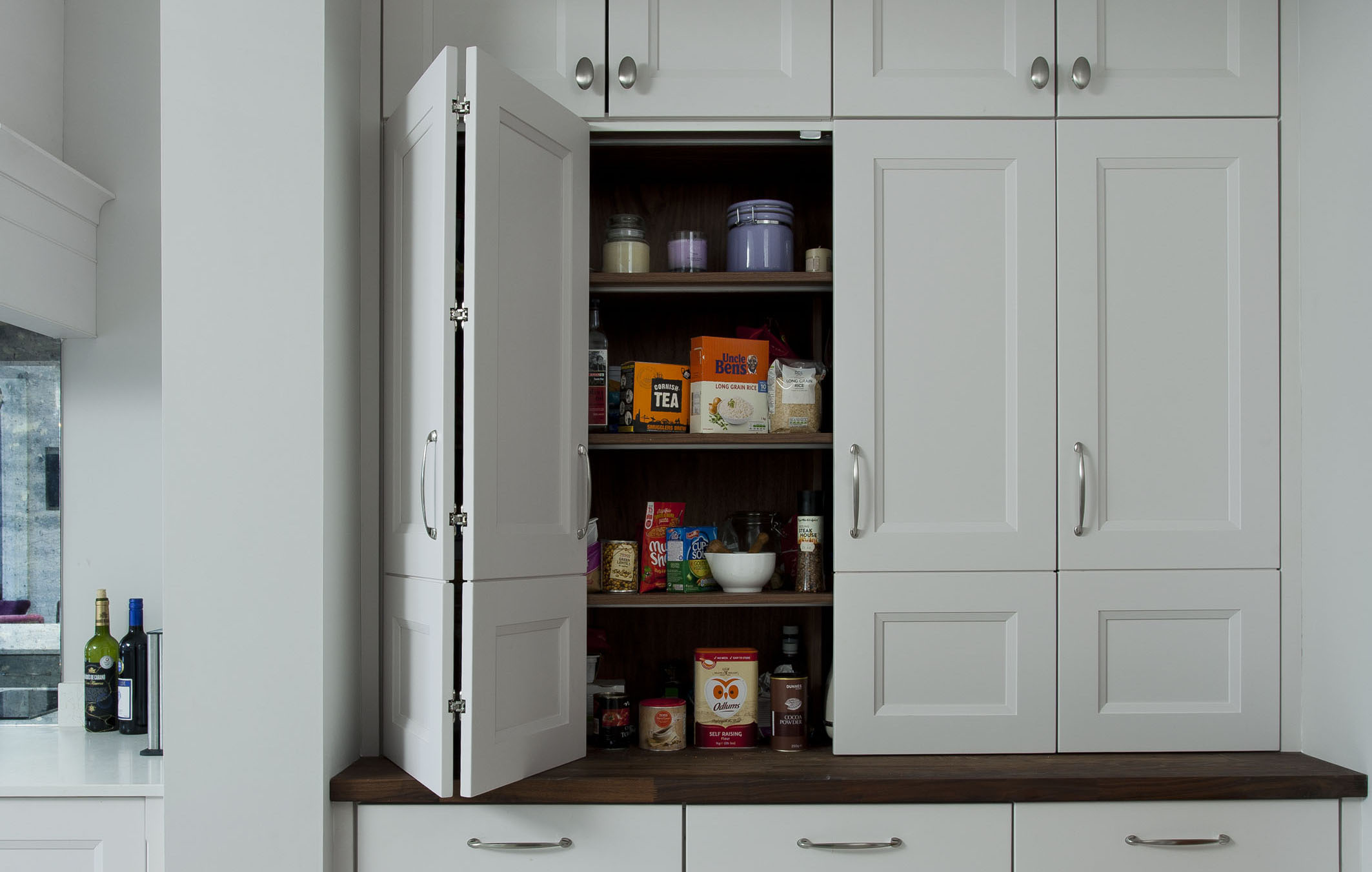 GREEN BLUE SCHULLER KITCHEN, SIEMENS APPLIANCES