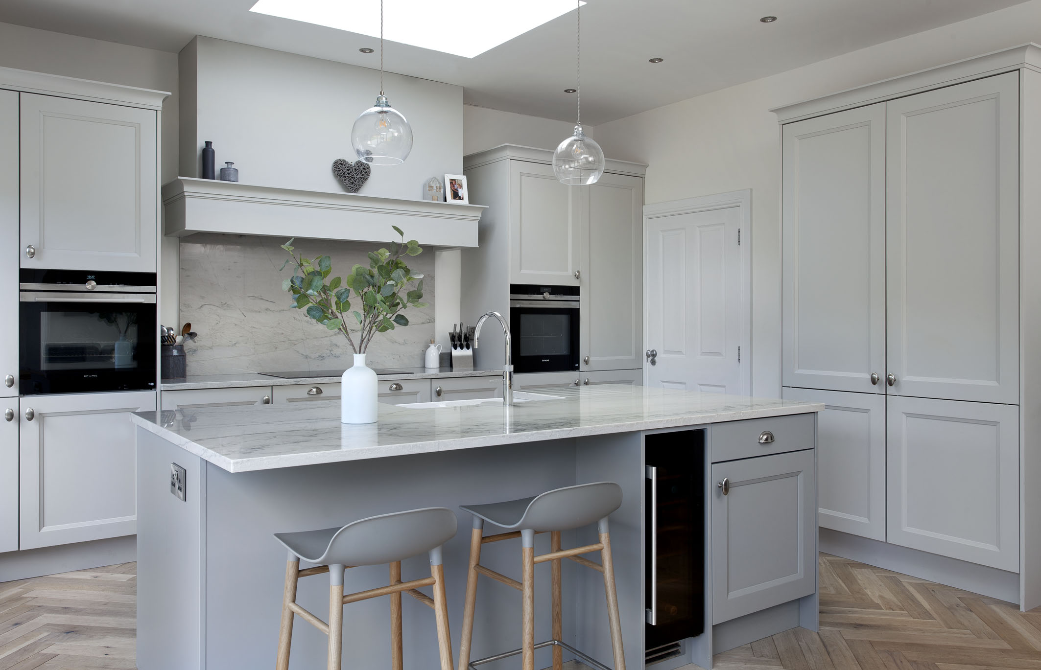 GREEN BLUE SCHULLER KITCHEN, SIEMENS APPLIANCES