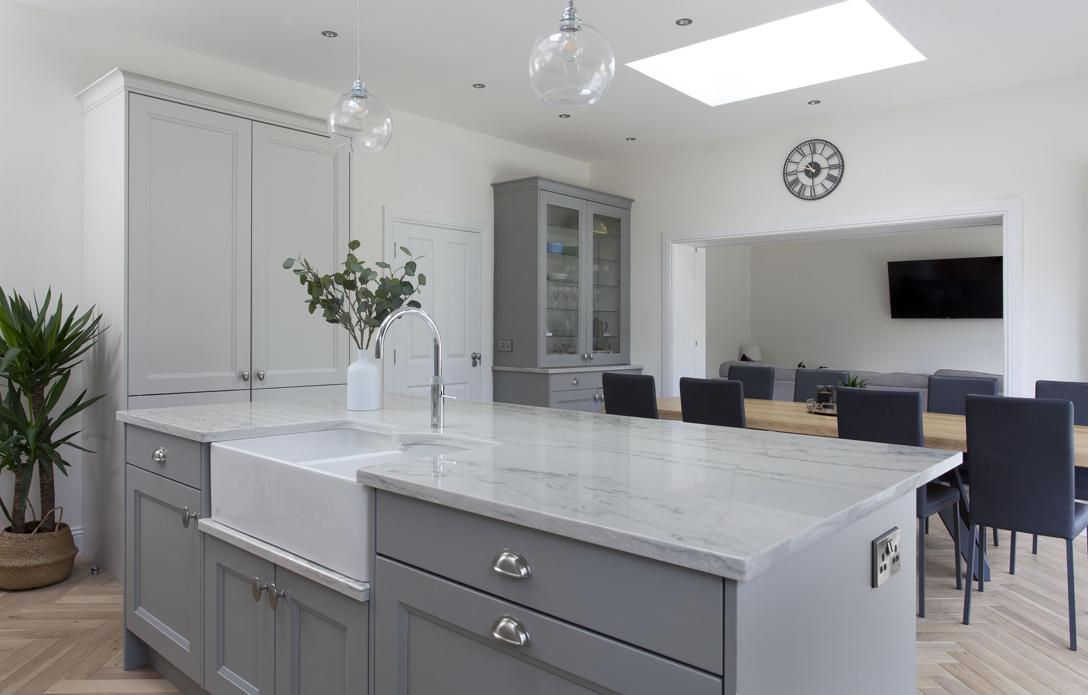 GREEN BLUE SCHULLER KITCHEN, SIEMENS APPLIANCES