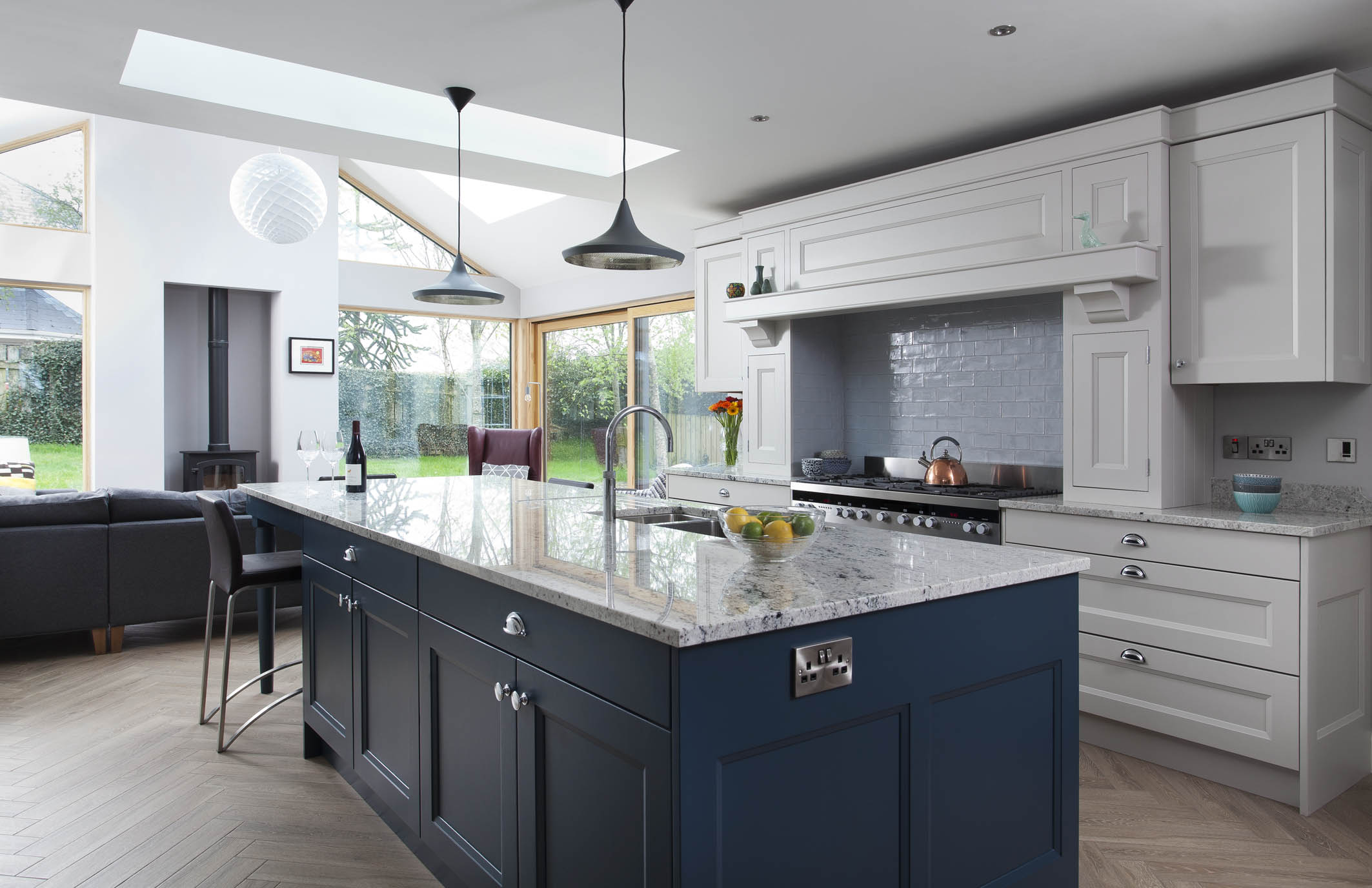 GREEN BLUE SCHULLER KITCHEN, SIEMENS APPLIANCES