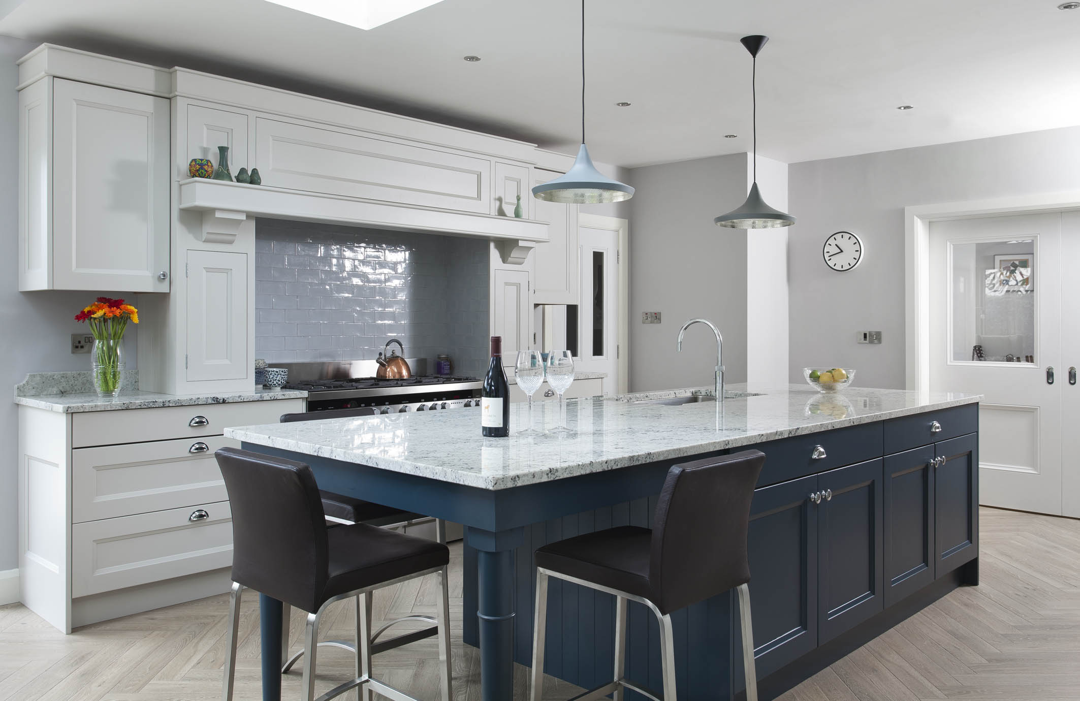 GREEN BLUE SCHULLER KITCHEN, SIEMENS APPLIANCES