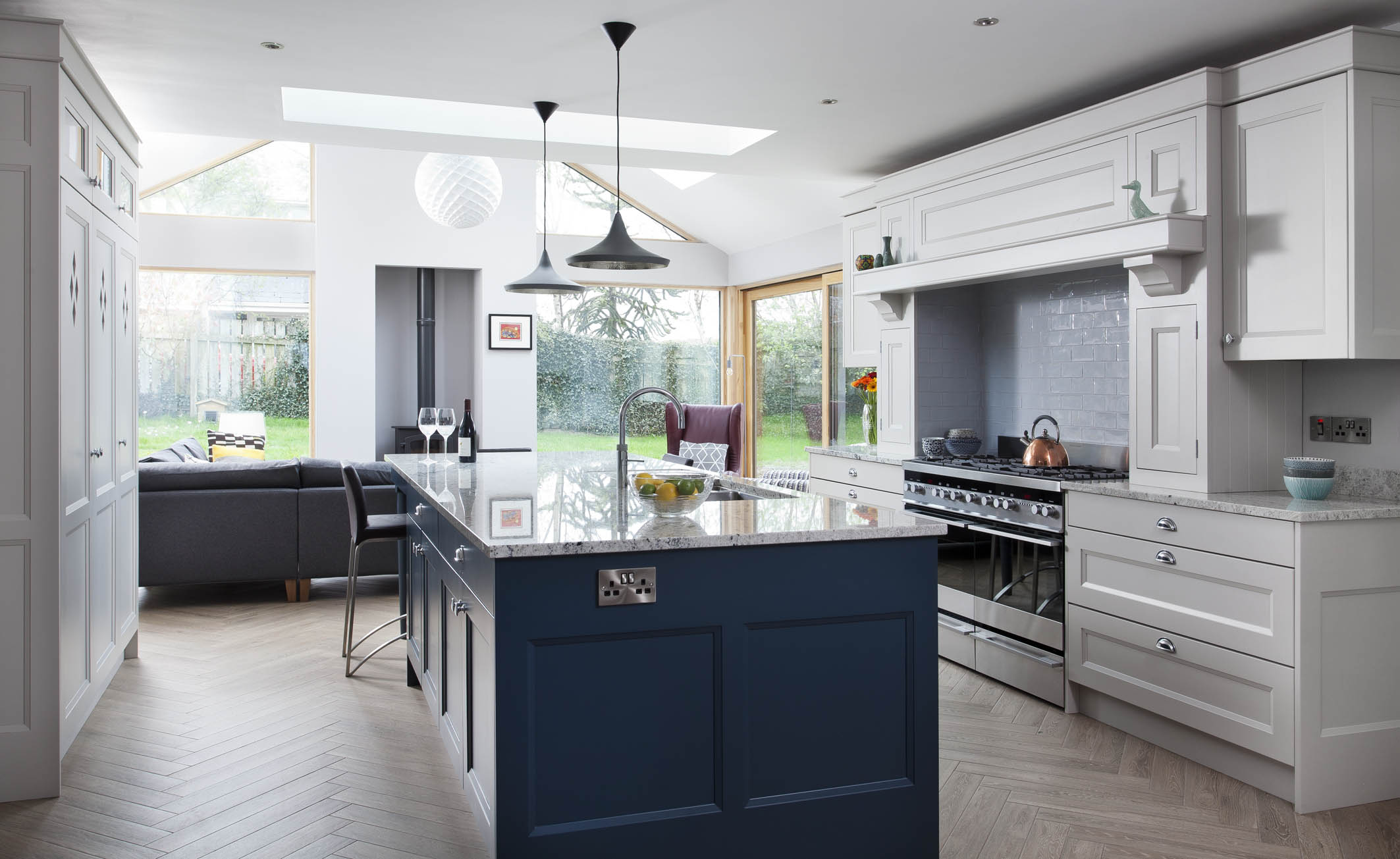 GREEN BLUE SCHULLER KITCHEN, SIEMENS APPLIANCES