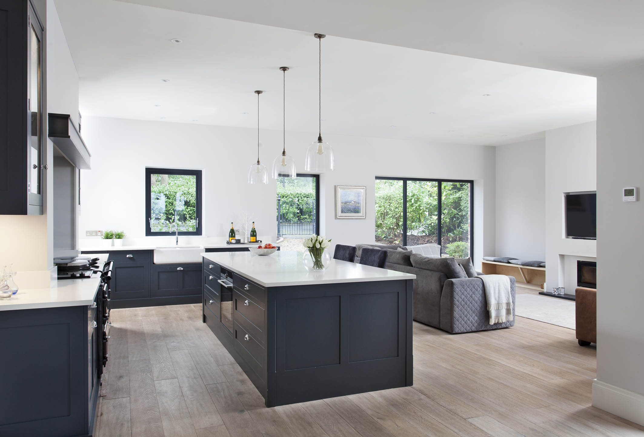 GREEN BLUE SCHULLER KITCHEN, SIEMENS APPLIANCES