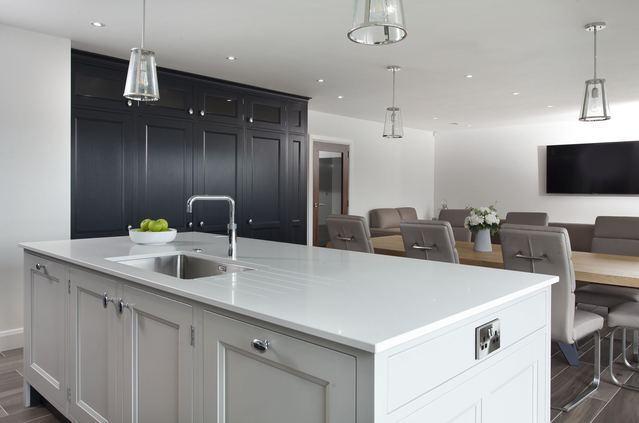 GREEN BLUE SCHULLER KITCHEN, SIEMENS APPLIANCES