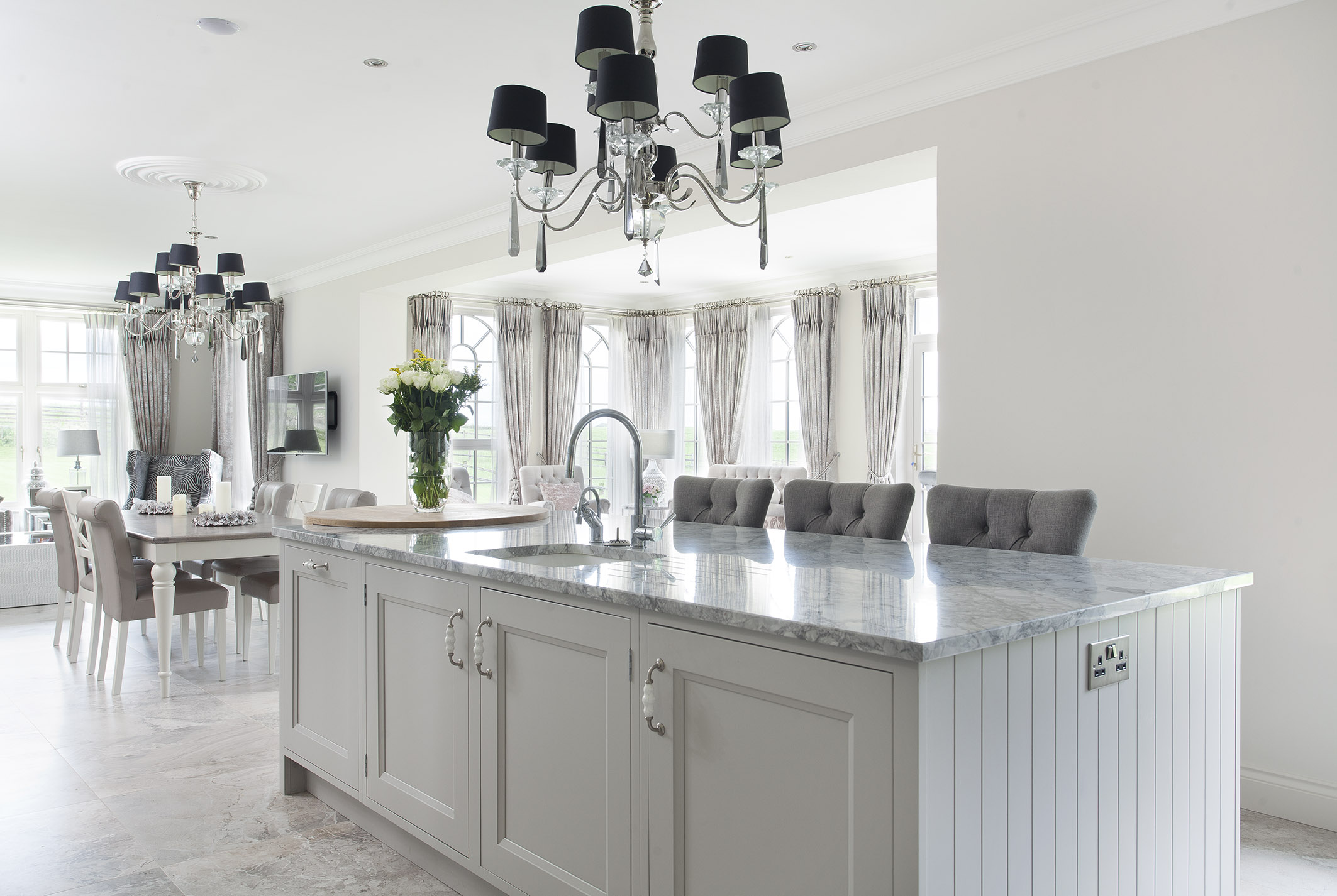 GREEN BLUE SCHULLER KITCHEN, SIEMENS APPLIANCES