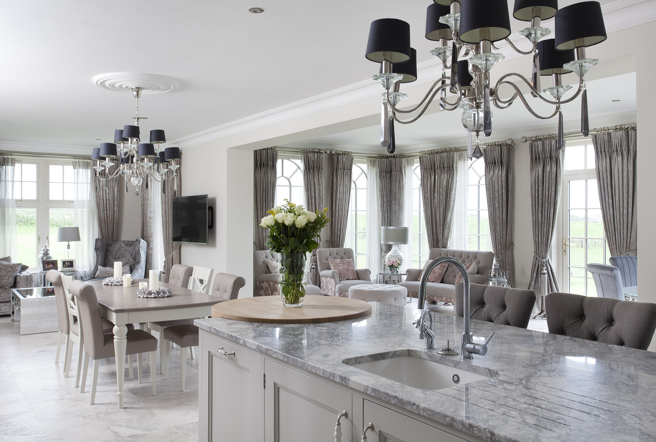 GREEN BLUE SCHULLER KITCHEN, SIEMENS APPLIANCES